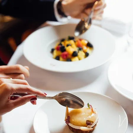 Barriere Fouquet's Hotel Paris
