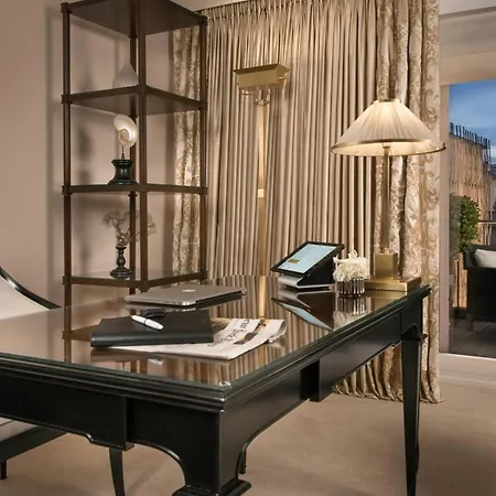 ホテル Barriere Fouquet's 5*