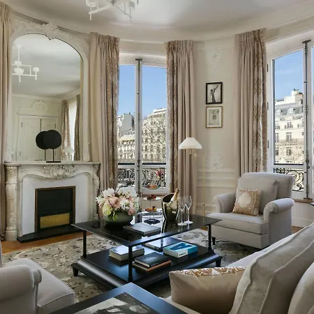 Barriere Fouquet's Hotel