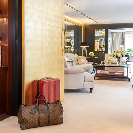 Barriere Fouquet's Hotel