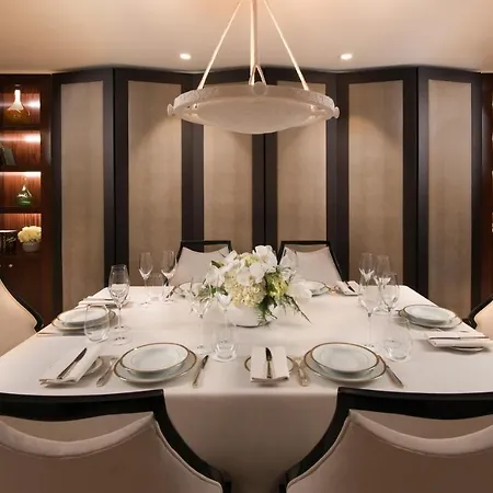 Barriere Fouquet's Hotel