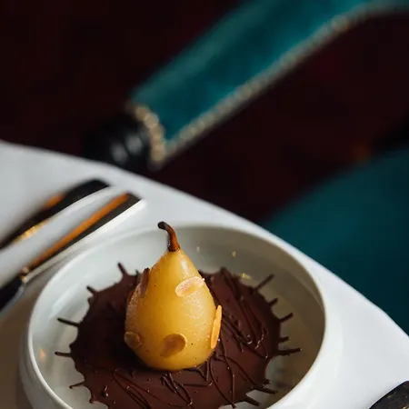 Barriere Fouquet's Hotel