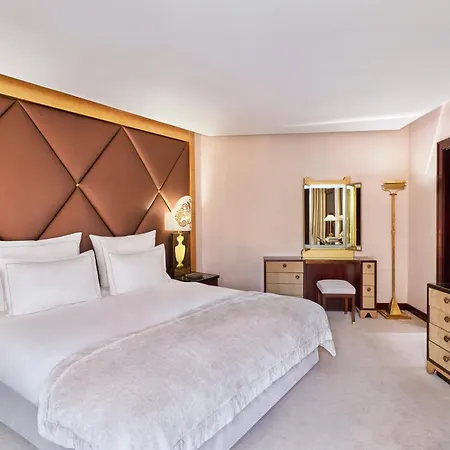 Barriere Fouquet's Paris