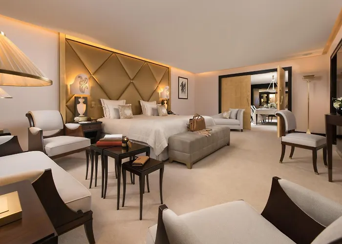Barrière Fouquet's Hotel